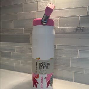Stanley 24oz Frost Tropic White Mother’s Day Iceflow Bottle Flip Straw NWT